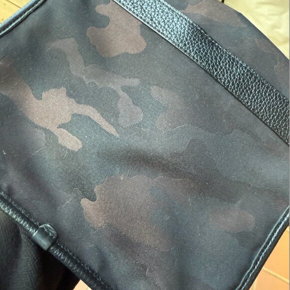 Lululemon Now and Always Crossbody 5L - Picture 3 of 5